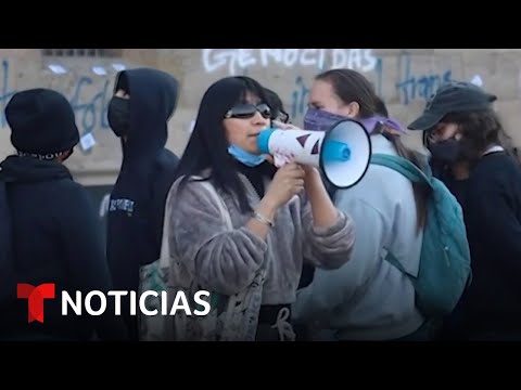 Colectivo LGBTQ+ protesta por el asesinato de la activista trans Samantha Gómez | Noticias Telemundo