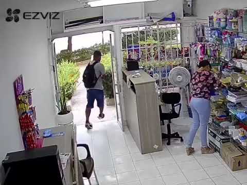 En un descuido delincuente roba celular de empleada en negocio del norte de Barranquilla