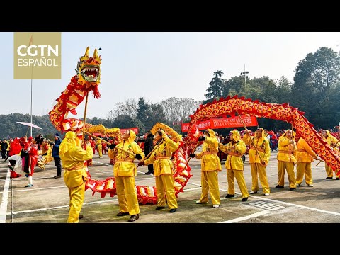 China se zambulle en el Año del Dragón con danzas, actuaciones y comidas tradicionales