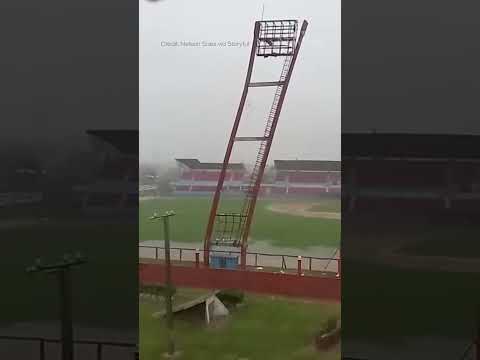 Hurricane Rafael takes down stadium light in Cuba