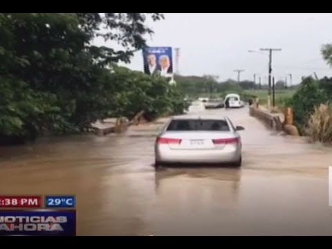 Desborde de río causa inundaciones y bloquea tránsito en Angelina, Cotuí