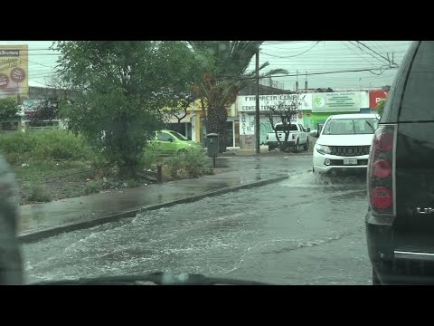 Tráfico lento, inundaciones y vehículos varados ha dejado intensa precipitación en SLP