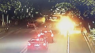 انفجار حافلة يصيب 15 راكبا