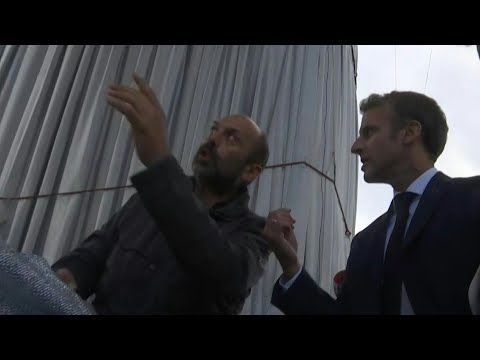 Le président Macron inaugure l'Arc de Triomphe empaqueté | AFP Images