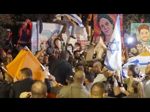 Scuffles in Tel Aviv as Israeli protesters increase pressure on Netanyahu to reach cease-fire deal