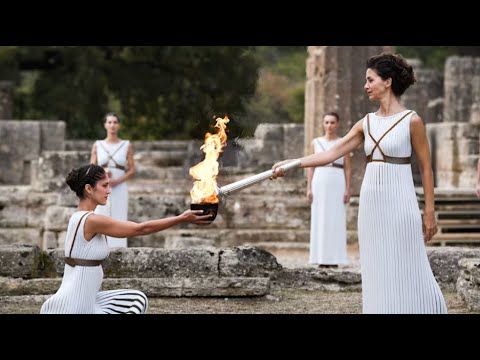 JO-2024 : La flamme olympique a été allumée sur le site antique d'Olympie, en Grèce