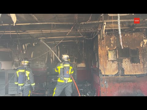 Bomberos evitan que se propague un incendio en un restaurante abandonado de Alcalá de Henares