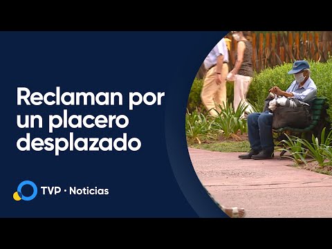 Vecinos y vecinas de una plaza reclaman por el desplazamiento del cuidador