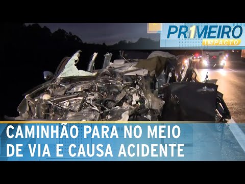 SP: Carreta para no meio da pista e provoca colisão fatal | Primeiro Impacto (15/05/24)