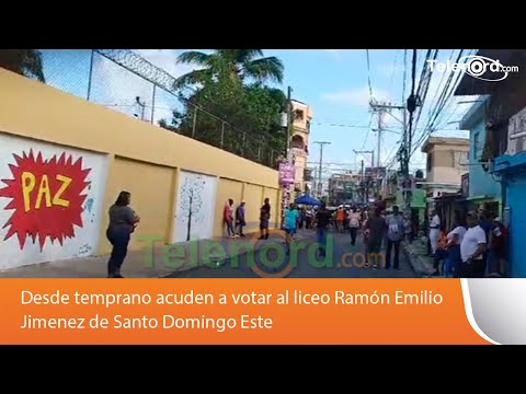 Desde temprano acuden a votar al liceo Ramón Emilio Jimenez de Santo Domingo Este