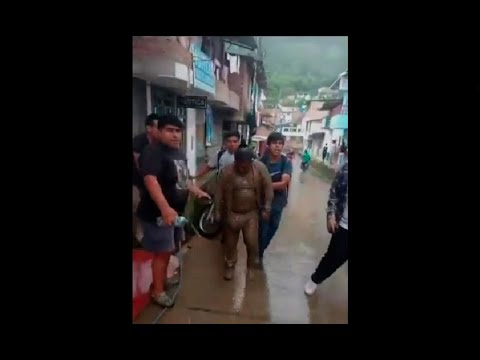 Piura: hombre es rescatado tras caída de un huaico en Canchaque
