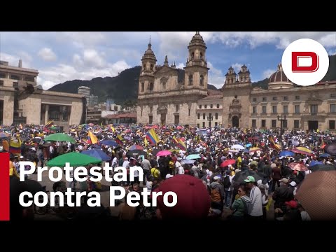 Miles de colombianos protestan por primera vez contra el Gobierno de Petro