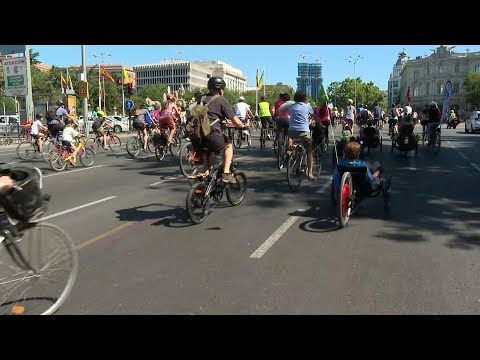 Cinco marchas ciclistas recorren Madrid destacando los beneficios de la bicicleta