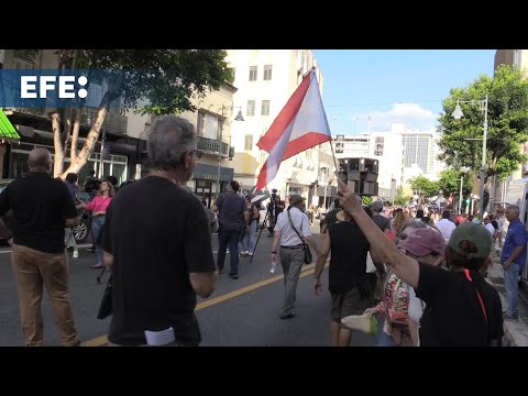 Puertorriqueños protestan por constantes apagones y aumento de las tarifas