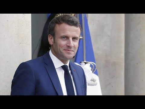 Emmanuel Macron torse nu : son activité sportive très intense de l'été