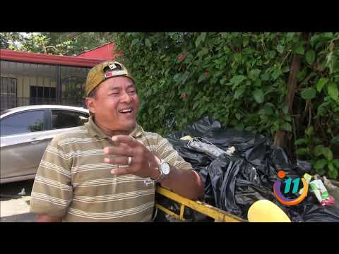 Don Ramón canjea con sus vecinos reciclaje por buena música