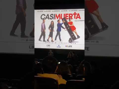 Natalia Oreiro deseando buen visionado a los espectadores en la Avant Première de Casi Muerta (7)