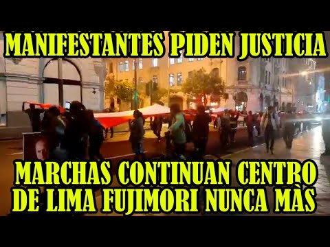PROTESTAS CONTINUAN EN PLAZA SAN MARTIN DE LIMA RECHAZO TOTAL FUJIMONTESINISMO 33 AÑOS DE GOBIERNO..