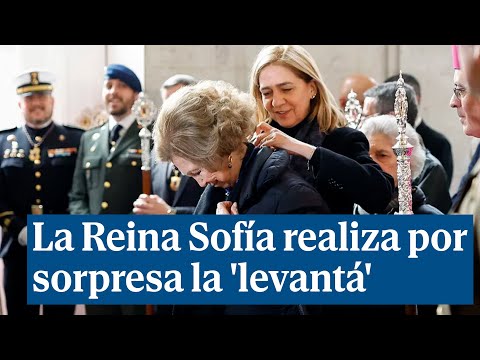La Reina Doña Sofía realiza la 'levantá' del Cristo de los Alabarderos en una visita sorpresa