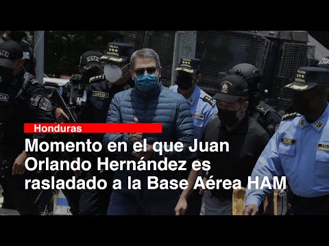 Momento en el que Juan Orlando Hernández es trasladado a la Base Aérea HAM