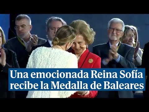 Una emocionada Reina Sofía recibe la Medalla de Oro de Baleares
