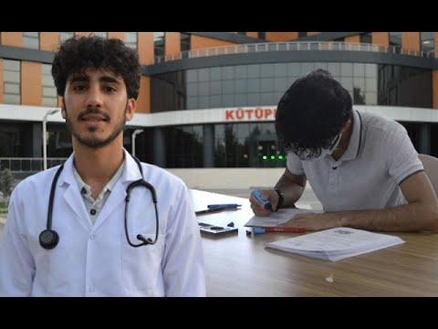 İnşaatında İşçi Olarak Çalıştığı Kütüphanede Şimdi Tıp Öğrencisi Olarak Ders Çalışıyor