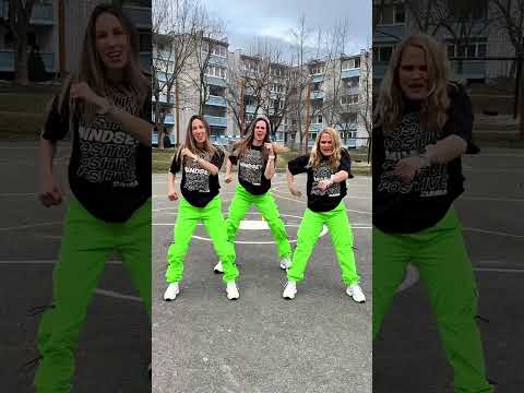 Jumping into the weekend with that reggaeton energy🔥👯‍♀️ #zumba #reggaeton