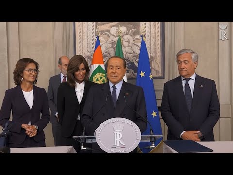 Berlusconi es ingresado en cuidados intensivos en un hospital de Milán