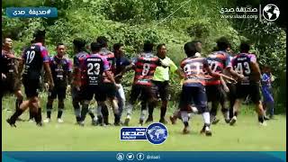 لحظة مضاربة بين فريقين