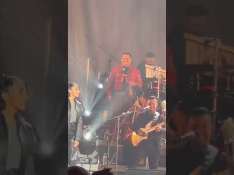 CHRISTIAN NODAL PRESUMIO A SU ESPOSA ANGELA AGUILAR HOY EN AUSTIN TEXAS