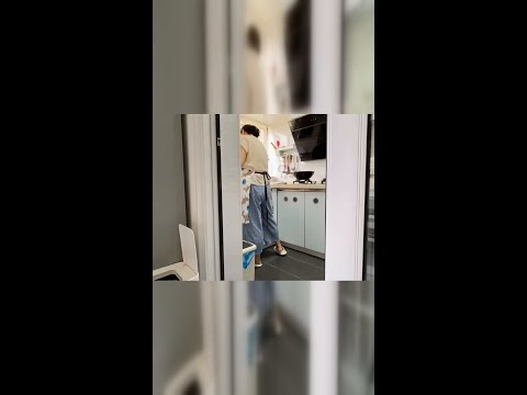 温馨晚餐时光:红烧肉与鸡腿的幸福味道