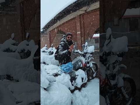 Snow main bike doob gayi manali main #snowfall #satyasaggar