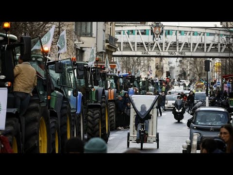 Γαλλία: Ένταση στην αγροτική έκθεση στο Παρίσι - Γάλλοι αγρότες διαμαρτύρονται κατά της κυβέρνησης