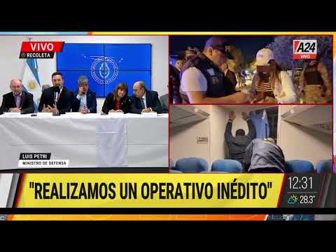 Conferencia de prensa por la expulsión de ocho ciudadanos ecuatorianos vinculados con Fito Mecías