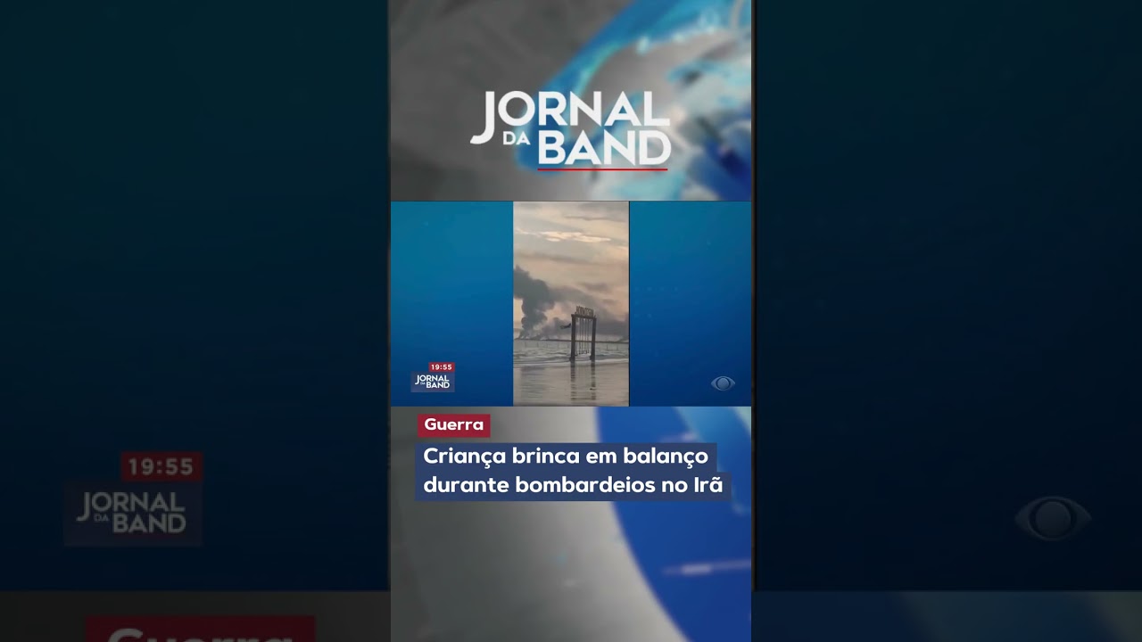 Criança brinca em balanço em meio a bombardeios no Irã