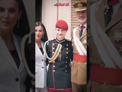 La Reina Letizia reaparece en zapatillas y cojeando tras un accidente