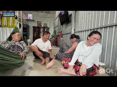 Chị thanh và mẹ chồng bị té, nước ngập khó lên xuống 