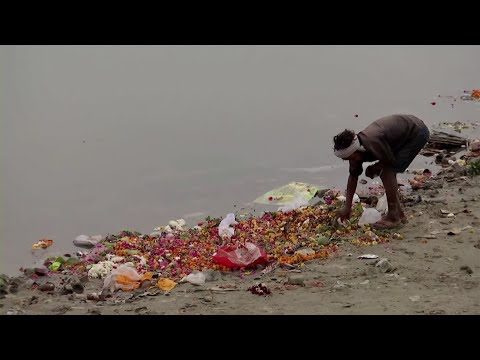 India | Crean inciensos florales a partir de desechos del río Ganges