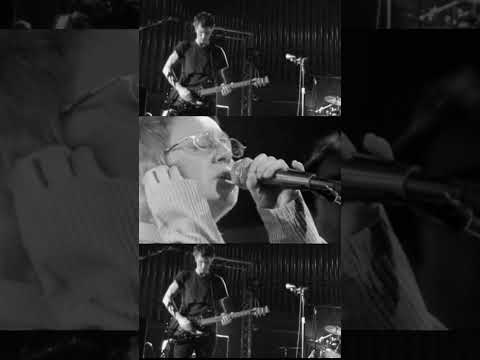 Kala, featuring Elizabeth Fraser from Yann’s 2006 live album On Tour. #yanntiersen #livemusic