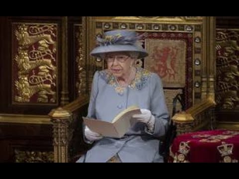 La reine a rouvert le Parlement britannique avec le prince Charles et la duchesse de Cornouailles