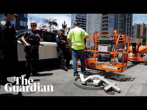 Police stop Twitter sign removal from San Francisco HQ