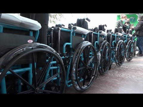 DIF Estatal entregó más de 150 sillas de ruedas a personas con discapacidad.