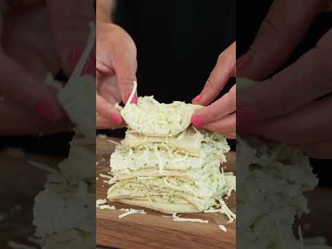 How to Make Cheesy Pull Apart Garlic Bread #shorts