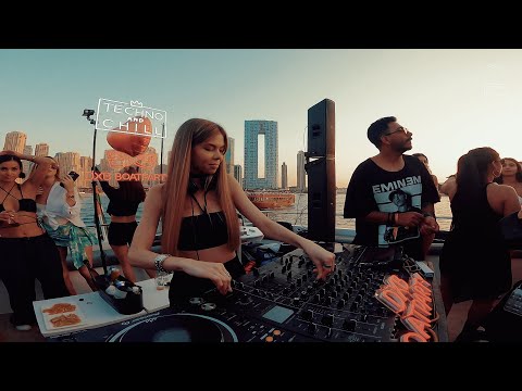 JULBABUL @dxbboatparty AND @technoandchill #dubai #dubaiyacht #party