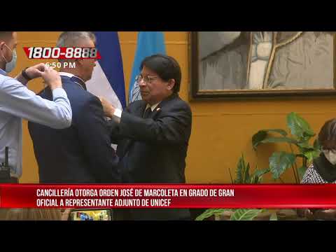 Cancillería de la República de Nicaragua condecora a representante adjunto de UNICEF