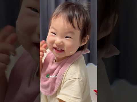 "<strong>나</strong> 잘했죠?" 얼굴에 로션 떡칠하고 뿌듯한 <strong>아기</strong> 포착