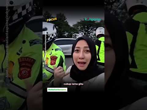 Ketinggalan di Rest Area Tol Trans Jawa, Pemudik Diantar Naik Motor Polisi Balik ke Mobilnya