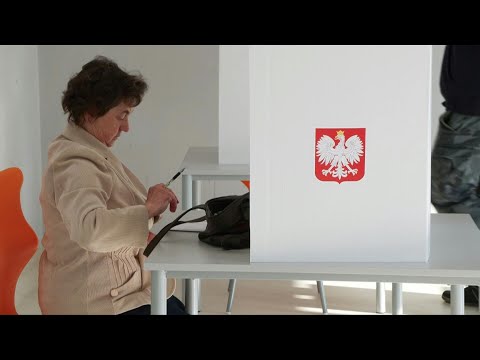 Divided Poles cast their votes in a tight presidential election | AFP