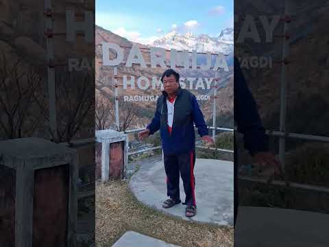 चुनावको प्रचारप्रसारमा हिंडेका महाविर पुन होमस्टेको पनि प्रचार गर्दै