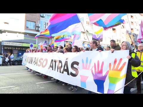 Alrededor de mil personas se manifiestan en Madrid contra las reformas de la leyes LGTBI